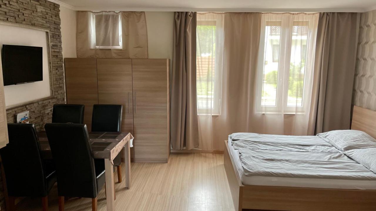 Gyula Var Premium Apartman Buitenkant foto